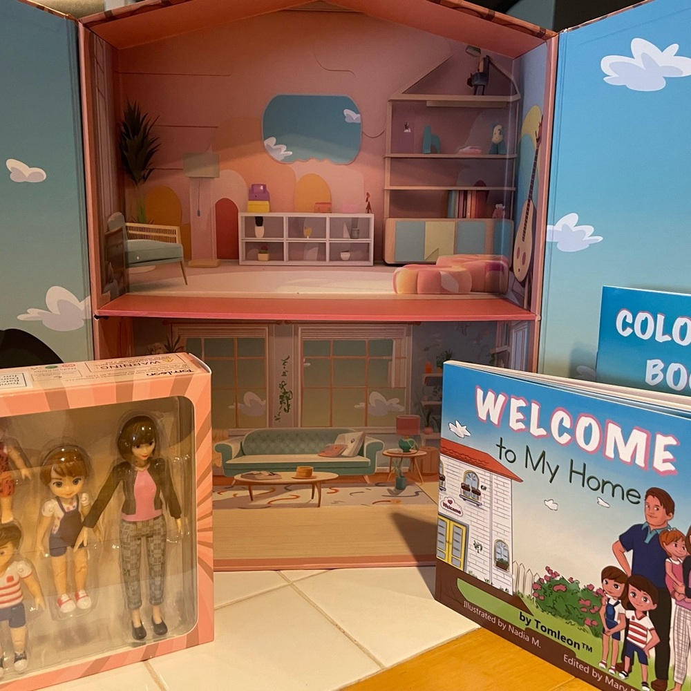 Tomleon’s Welcome to My Home Playset with Dolls